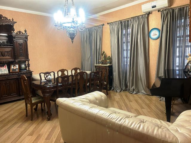 იყიდება სახლი ვერაზე