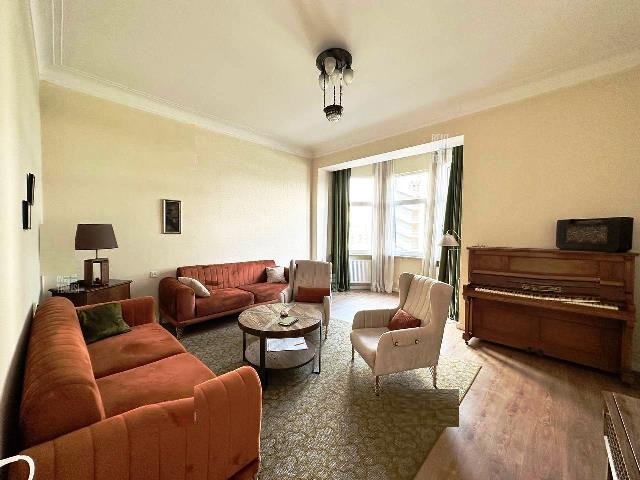 ქირავდება ბინა ვერაზე