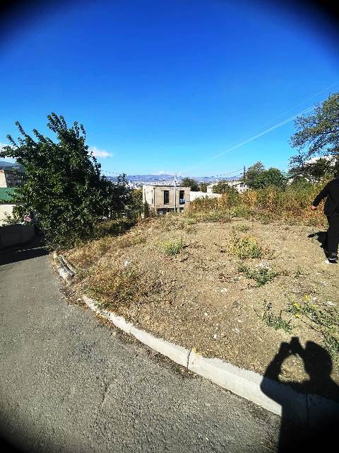 Land for sale in Isani