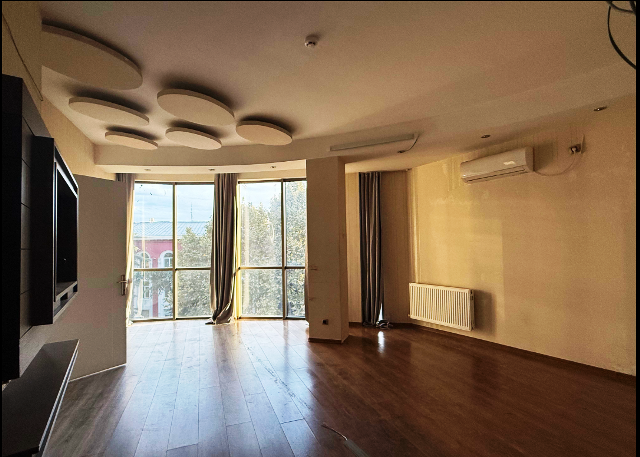 ქირავდება საოფისე ფართი საბურთალოზე