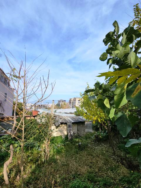 იყიდება მიწის ნაკვეთი ვერაზე