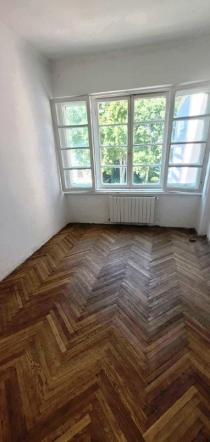 ქირავდება საოფისე ფართი ვაკეში