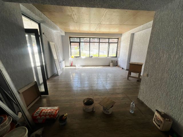 ქირავდება საოფისე ფართი ვერაზე