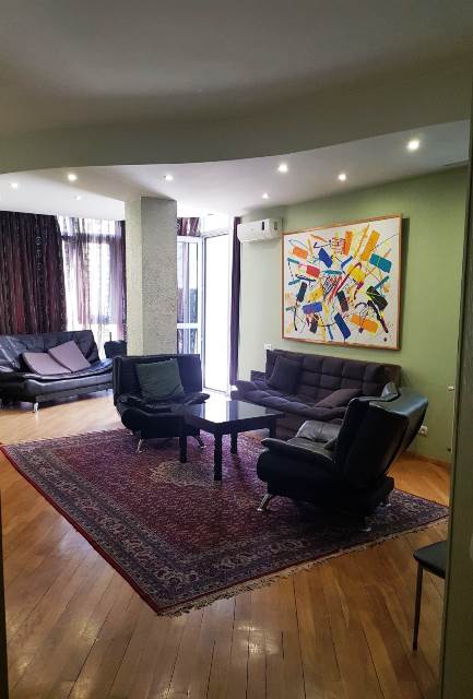 იყიდება ბინა საბურთალოზე