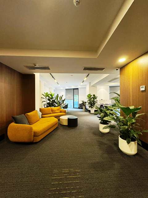 იყიდება ბიზნეს-ცენტრი ვერაზე