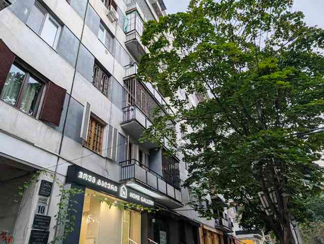 იყიდება ბინა ვაკეში