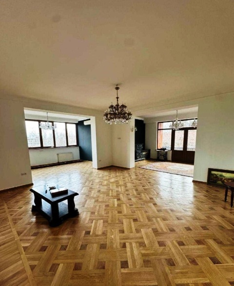 ქირავდება საოფისე ფართი ვერაზე