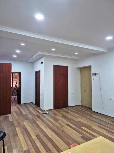 ქირავდება საოფისე ფართი დიდუბეში