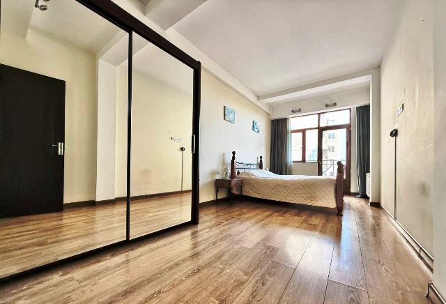 ქირავდება ბინა ვერაზე