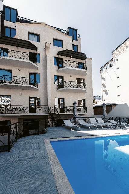 იყიდება სასტუმრო საბურთალოზე