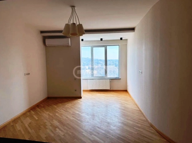 ქირავდება საოფისე ფართი ვერაზე