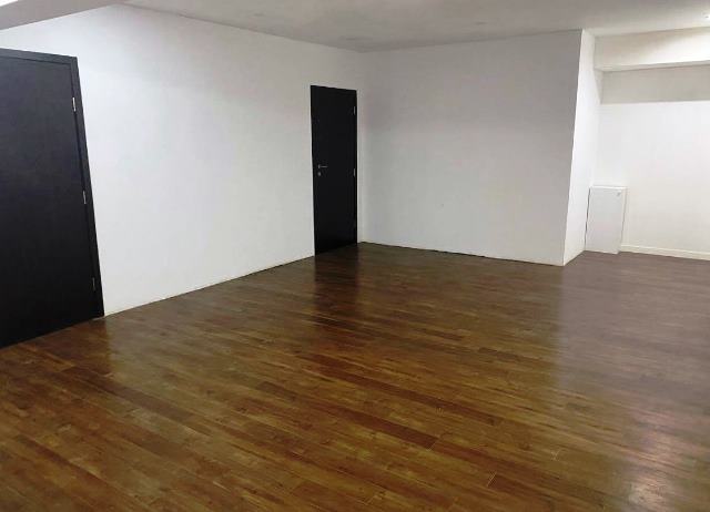 იყიდება საოფისე ფართი საბურთალოზე