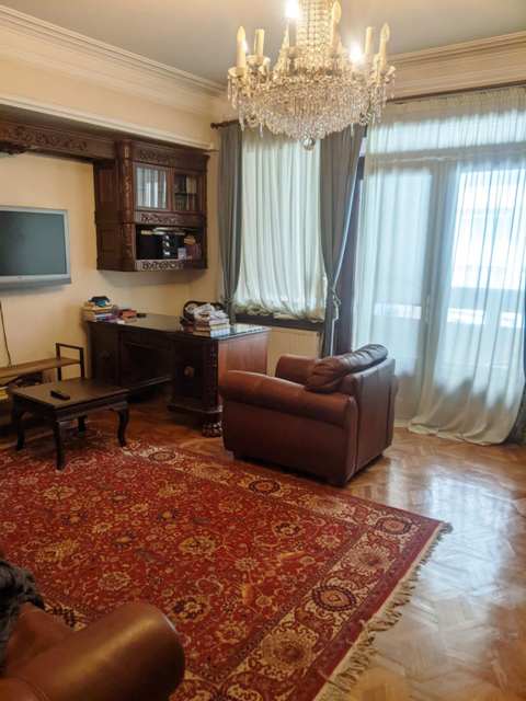 იყიდება ბინა ვაკეში