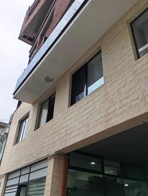 იყიდება ბინა ვერაზე