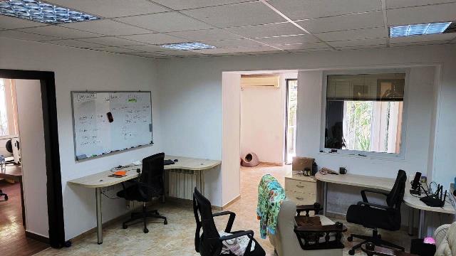 ქირავდება საოფისე ფართი ვაკეში