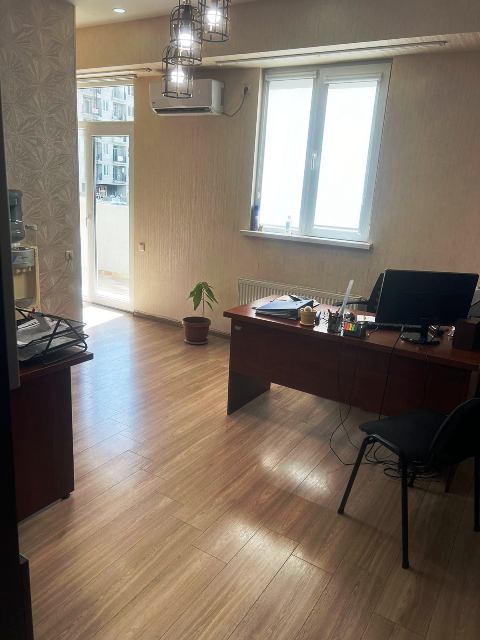 ქირავდება საოფისე ფართი დიდ დიღომში