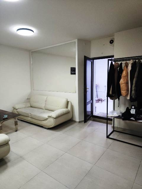 ქირავდება კომერციული ფართი ვაკეში