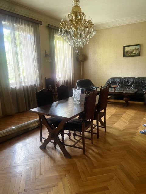 ქირავდება საოფისე ფართი ვაკეში