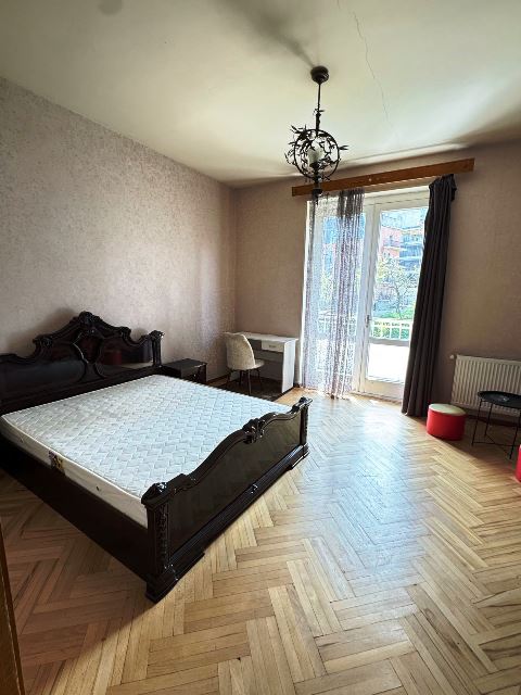 ქირავდება ბინა ვაკეში