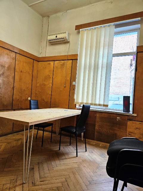 ქირავდება საოფისე ფართი მაწმინდაზე