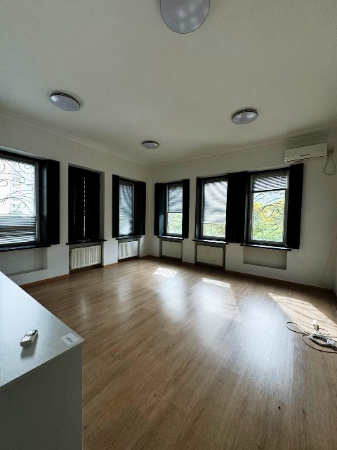 ქირავდება საოფისე ფართი ვაკეში