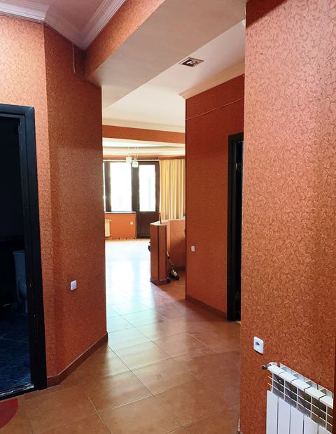 იყიდება ბინა საბურთალოზე