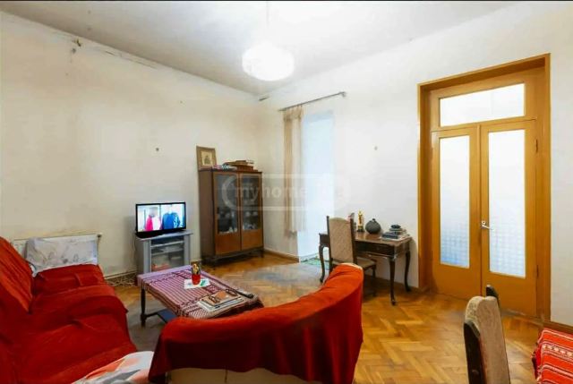 იყიდება ბინა ვაკეში