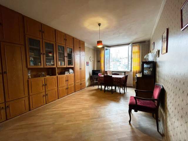 იყიდება ბინა საბურთალოზე