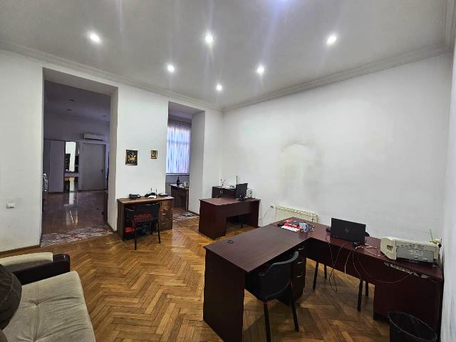 ქირავდება საოფისე ფართი ჩუღურეთში
