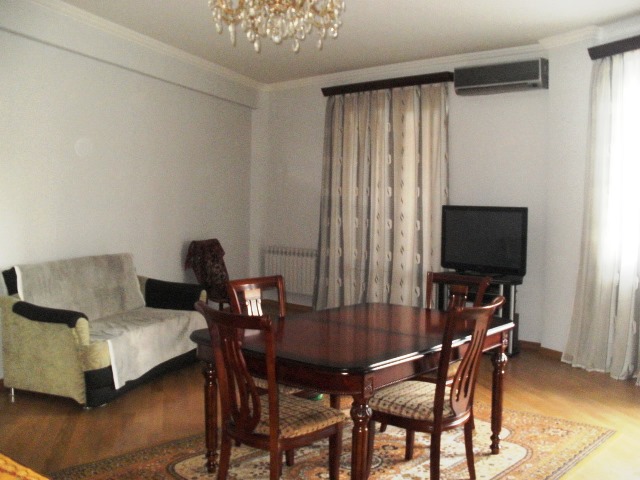 იყიდება ბინა საბურთალოზე