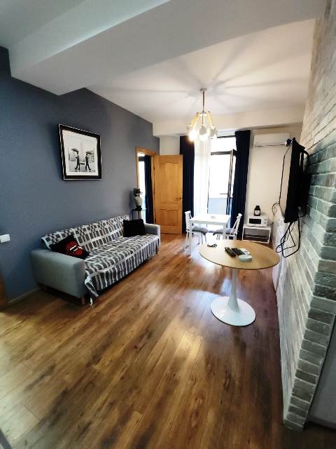 ქირავდება ბინა ვაკეში