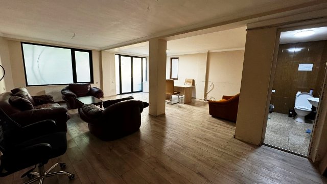 ქირავდება საოფისე ფართი საბურთალოზე