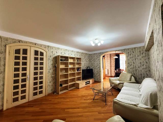 იყიდება ბინა საბურთალოზე