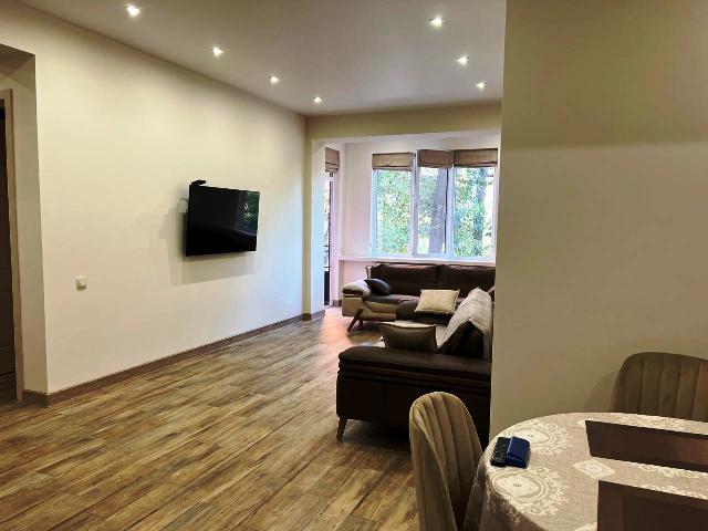 იყიდება ბინა საბურთალოზე