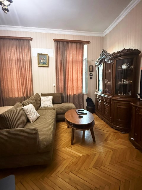 იყიდება ბინა ჩუღურეთში