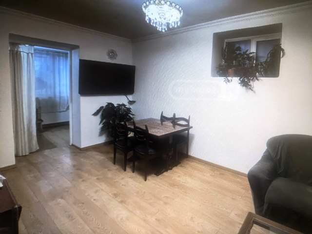 იყიდება ბინა ვაკეში