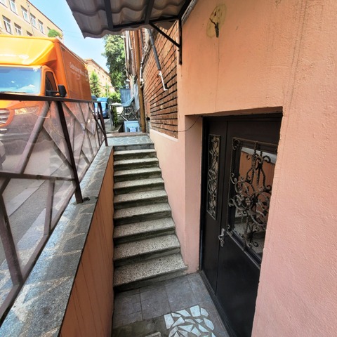 ქირავდება კომერციული ფართი ავლაბარში