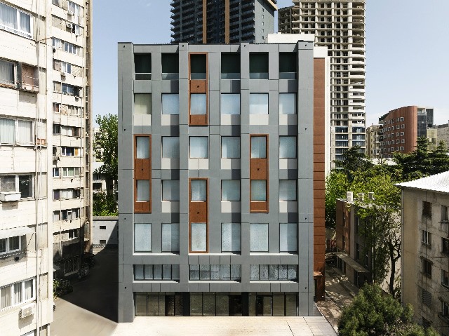 იყიდება ბიზნეს-ცენტრი საბურთალოზე