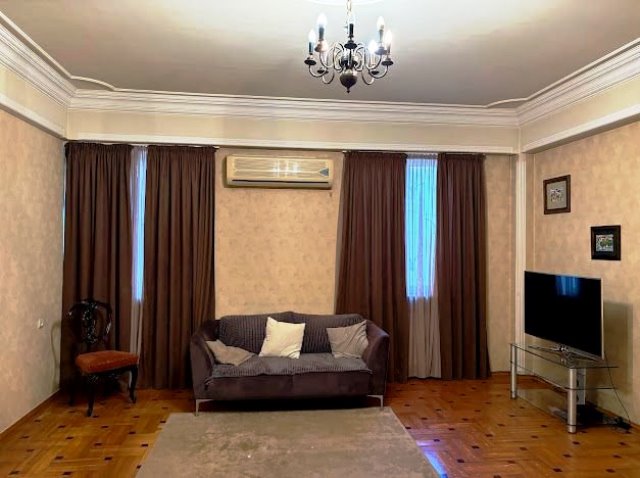 იყიდება ბინა ვაკეში