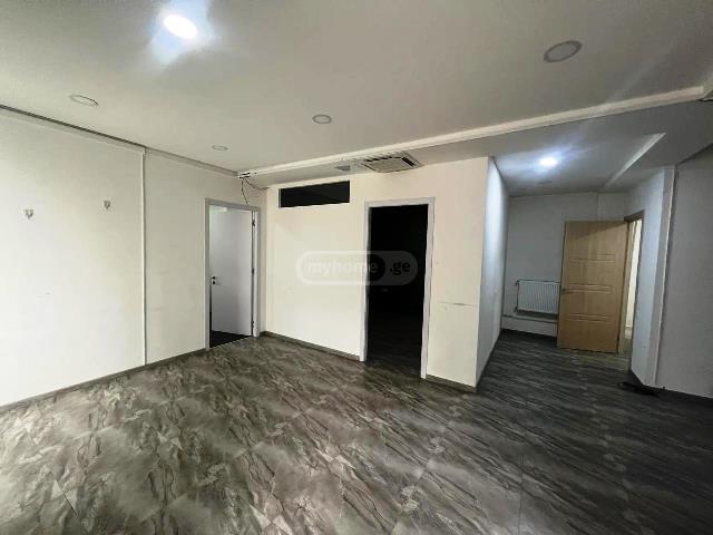 ქირავდება საოფისე ფართი საბურთალოზე