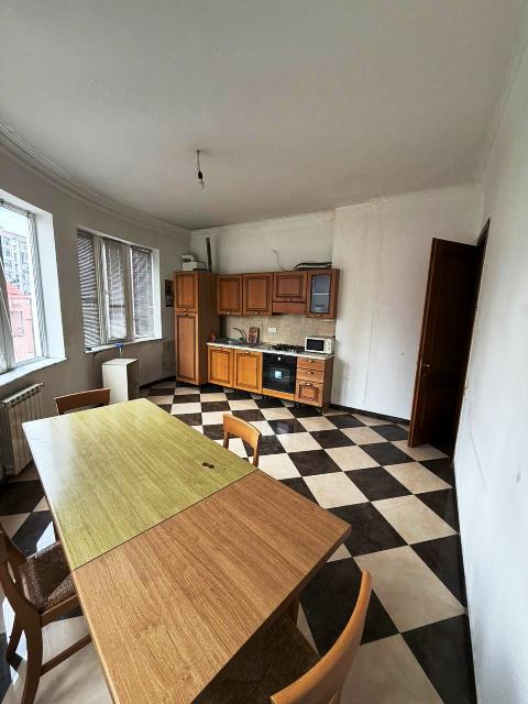 ქირავდება ბინა საბურთალოზე