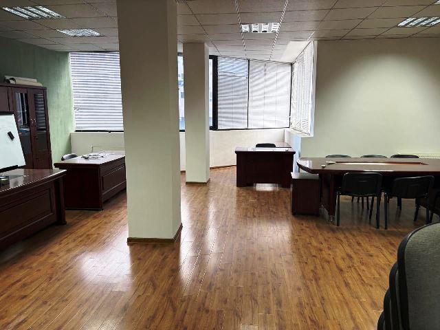 ქირავდება საოფისე ფართი ვაკეში