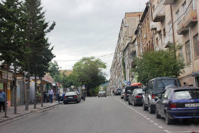 იყიდება ბინა საბურთალოზე