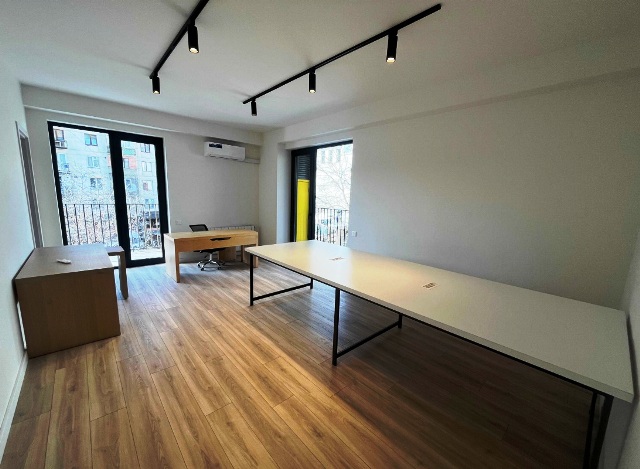 ქირავდება საოფისე ფართი საბურთალოზე