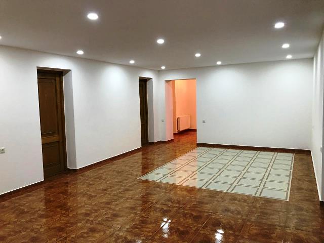 ქირავდება საოფისე ფართი საბურთალოზე