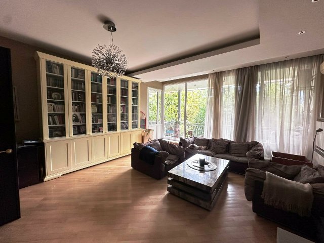 იყიდება ბინა საბურთალოზე