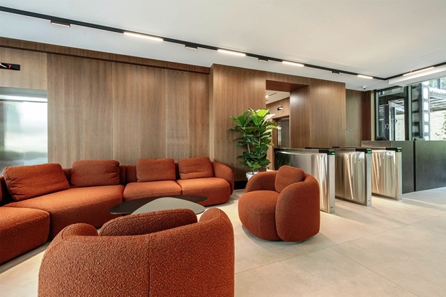 იყიდება ბიზნეს-ცენტრი ვერაზე