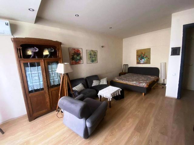 იყიდება ბინა ვერაზე