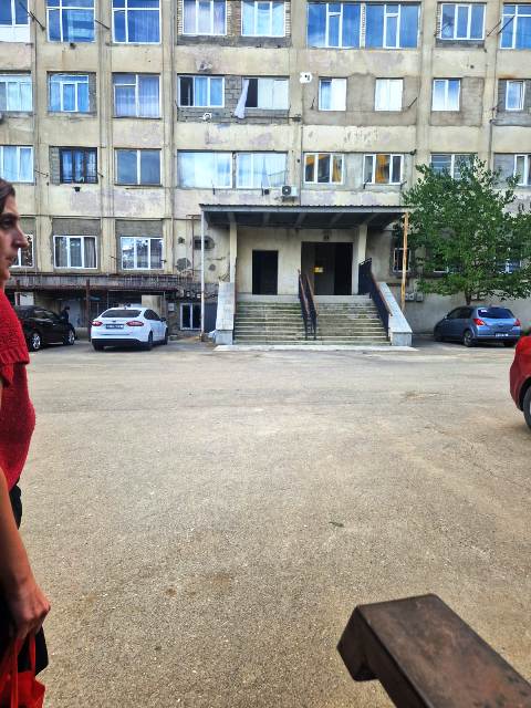 იყიდება ბინა საბურთალოზე