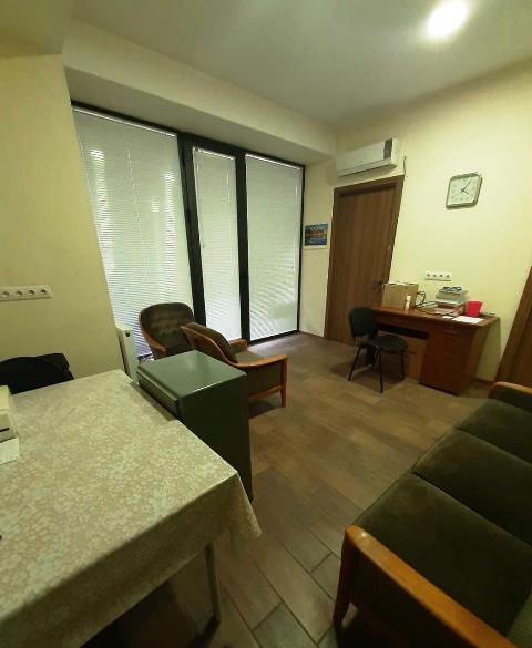 ქირავდება საოფისე ფართი საბურთალოზე